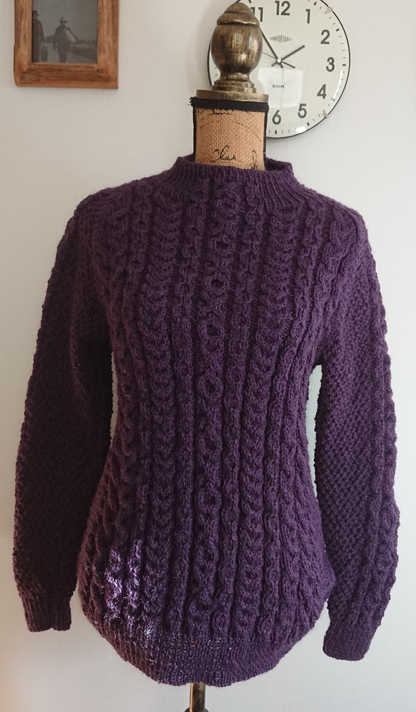 縄編み模様のボトルネックセーター 1枚目の画像