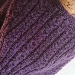 縄編み模様のボトルネックセーター 2枚目の画像
