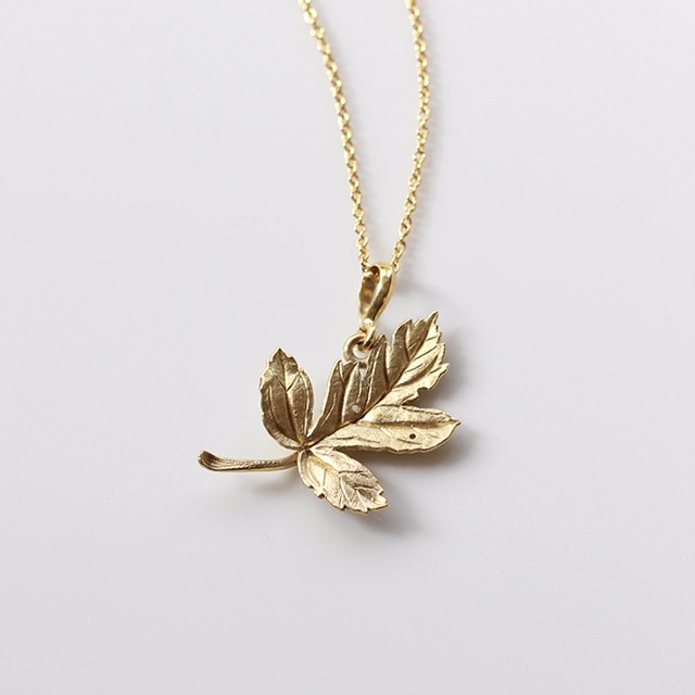 小梨リーフのペンダント