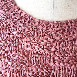 シルク風リボン糸　２本どりで編んだゴージャスセーター 2枚目の画像