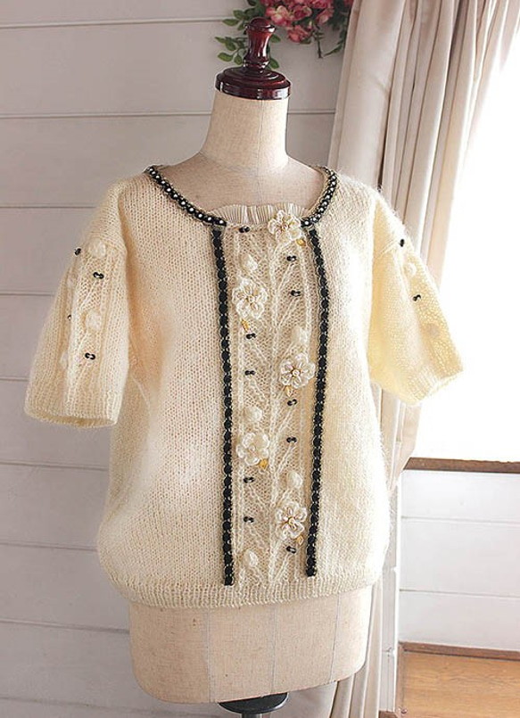 ビーズ刺繍のブレードと花が可愛らしい半袖モヘアニット ニット  