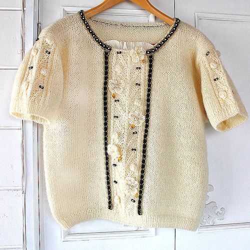 ビーズ刺繍のブレードと花が可愛らしい半袖モヘアニット ニット  