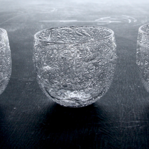 メロウグラスさんの青いお月様の作品 揺々海月【Cobalt】 | クラゲ彫刻グラス - crafterior