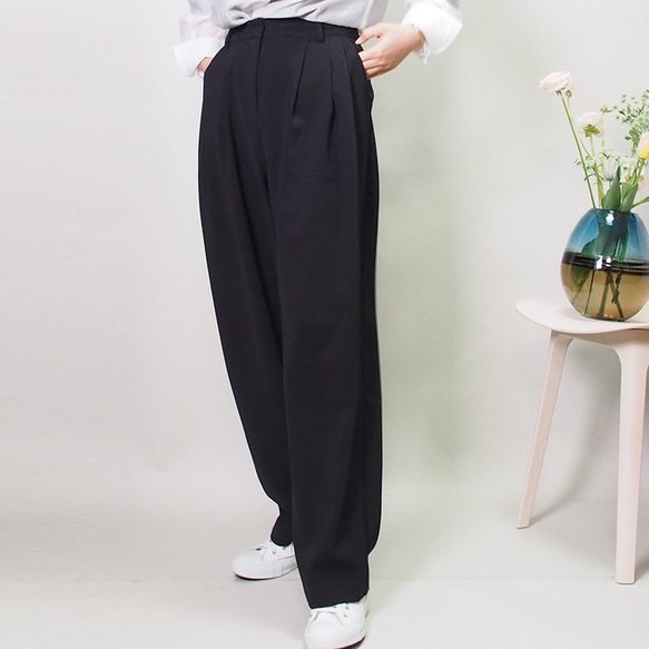 新作再販】大人カジュアルのタック入りサルエルパンツ（ブラック
