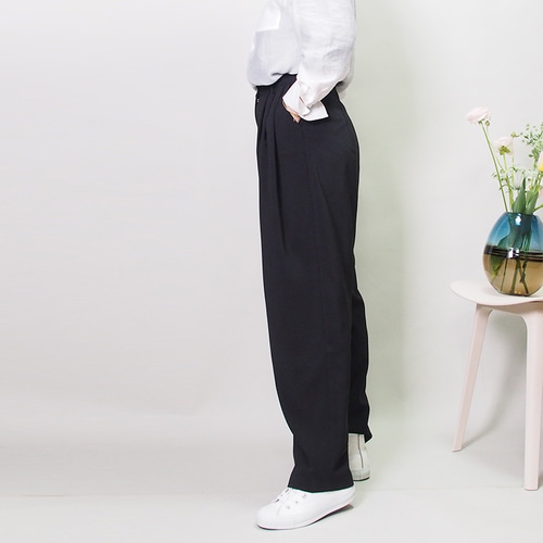黒 サルエルパンツ タック入り 新作再販】大人カジュアルのタック入りサルエルパンツ（ブラック