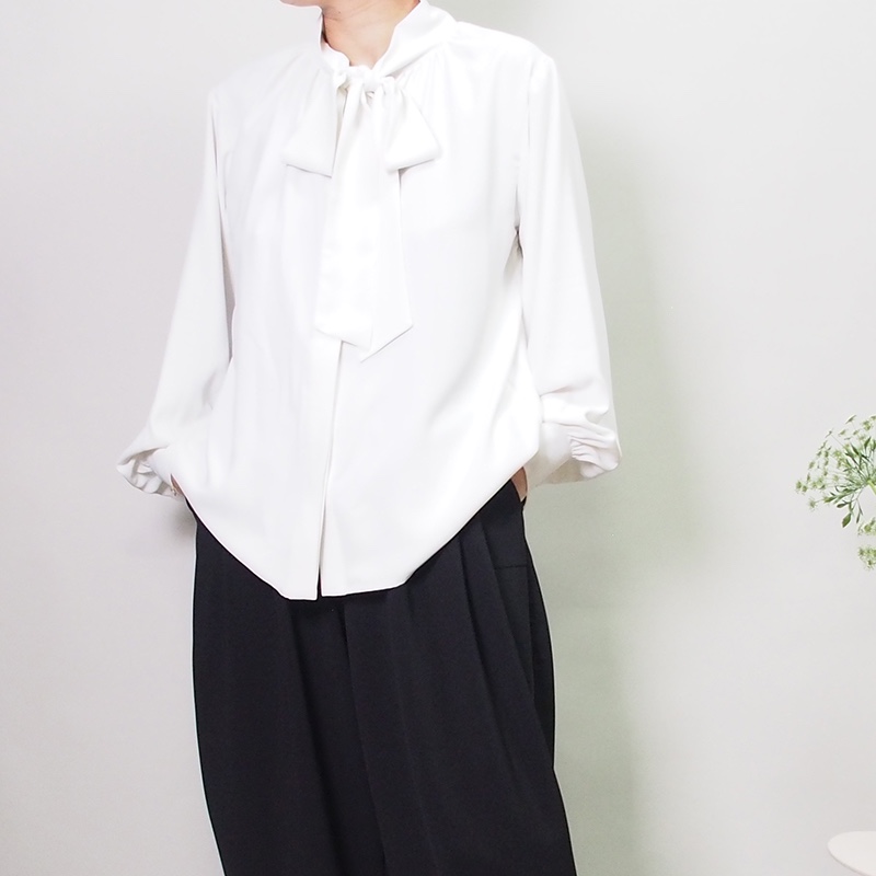 普段〜式にもフォーマルウェア卒業・入学式 ギャザースリーブのボウタイブラウス（白）21002【新作再販】