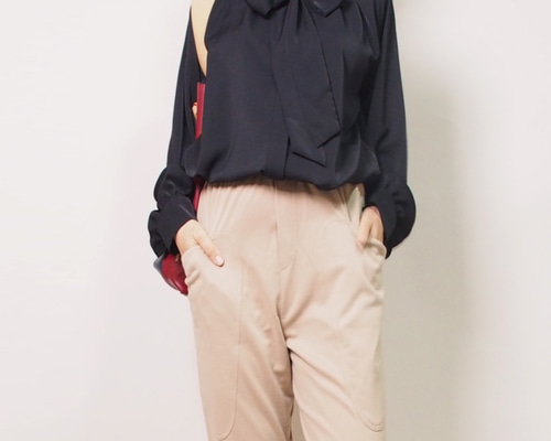 美品 ebure ボウタイブラウス ブラック ゆったりシルエット 38 ADORE アドーア ボウタイ ブラウス ブラック 38 531-2210811