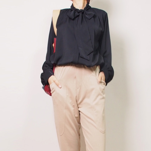 美品 ebure ボウタイブラウス ブラック ゆったりシルエット 38 ブラックフォーマル/ギャザースリーブのボウタイブラウス（黒