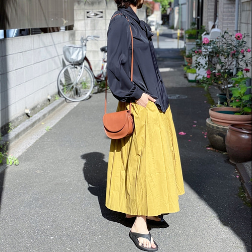 美品 ebure ボウタイブラウス ブラック ゆったりシルエット 38 ADORE アドーア ボウタイ ブラウス ブラック 38 531-2210811