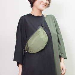 オリーブグリーン ボディバッグ キャンバス 特別価格！超軽い！防水・撥水ボディーバッグ ウエストポーチ