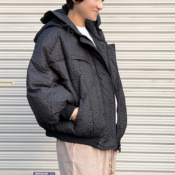 今月限定価格】ポコポコ地のフードつき ダウンフェザージャケット 