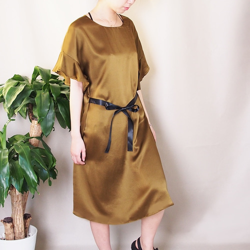 送料無料再々〜々販】シルク100％のサテンワンピース(イエローゴールド  