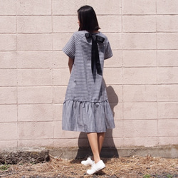 背帶邊框連衣裙（藍色×白色） 第4張的照片