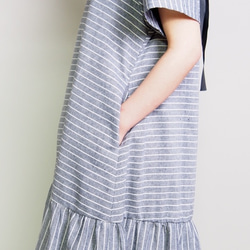 背帶邊框連衣裙（藍色×白色） 第5張的照片
