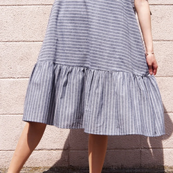 背帶邊框連衣裙（藍色×白色） 第8張的照片