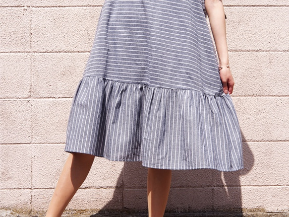 背帶邊框連衣裙（藍色×白色） 第8張的照片