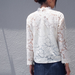 【再々~々販】表綿100％裏シルク100%のレースブラウス オフホワイト18009 2枚目の画像
