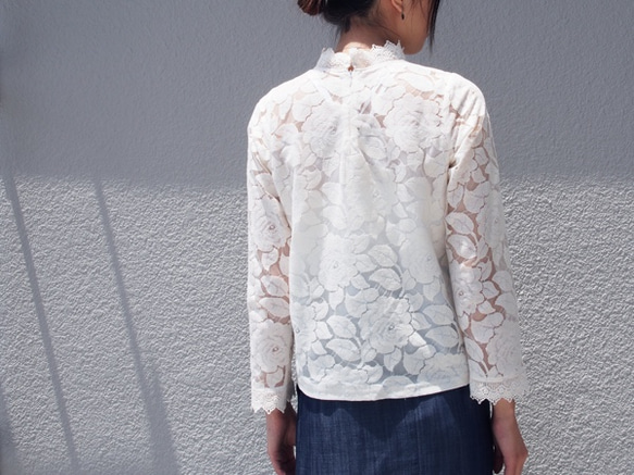【再々~々販】表綿100％裏シルク100%のレースブラウス オフホワイト18009 2枚目の画像