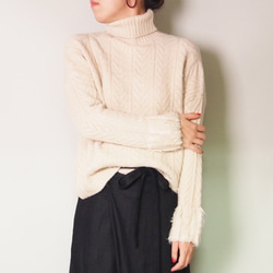 【2025復刻再販】春まで着れる❤︎20回以上再販♪即納♪軽くて暖かい袖ふわふわハイネックニット アイボリー系 2枚目の画像