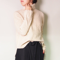【2025復刻再販】春まで着れる❤︎20回以上再販♪即納♪軽くて暖かい袖ふわふわハイネックニット アイボリー系 5枚目の画像