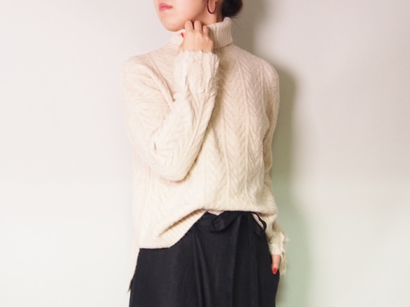 【2025復刻再販】春まで着れる❤︎20回以上再販♪即納♪軽くて暖かい袖ふわふわハイネックニット アイボリー系 5枚目の画像