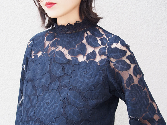 今なら即納可能♪再々〜々々販♪綿100％のレースブラウス 紺ネイビー