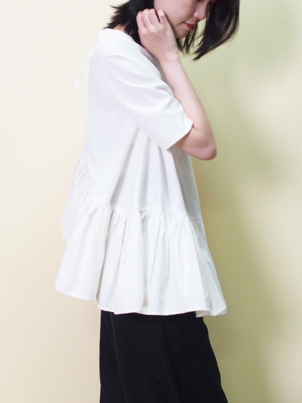 【今月限定特別価格・再販】裾ギャザーたっぷりのペプラムブラウス18186WHF白