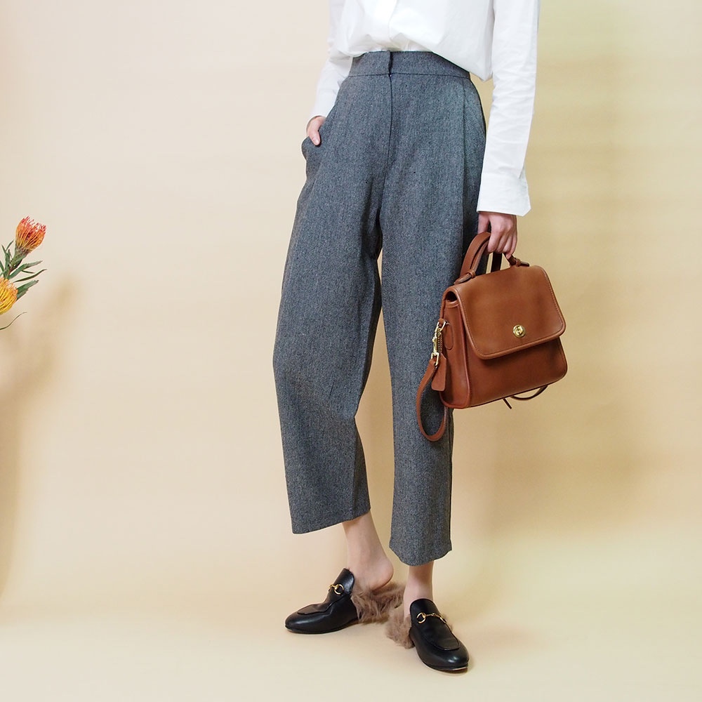 【冬支度・再販】ウール混タックテーパードパンツ（斜文織りグレー）19196