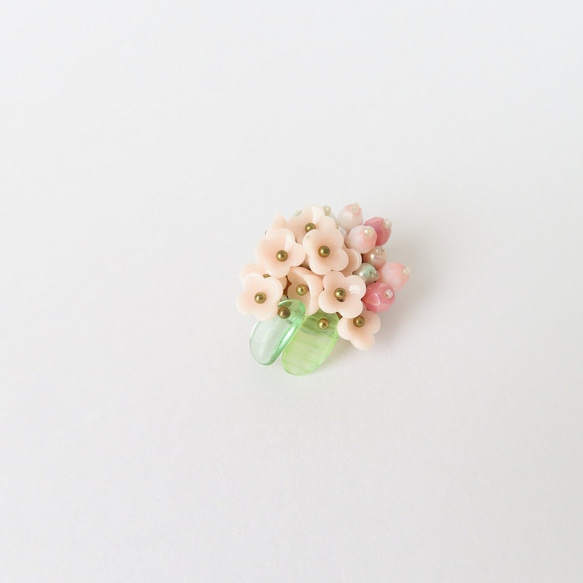 【ヴィンテージ】ガラスビーズの花束ブローチ　Petit Bouquet（小さな花束） 1枚目の画像
