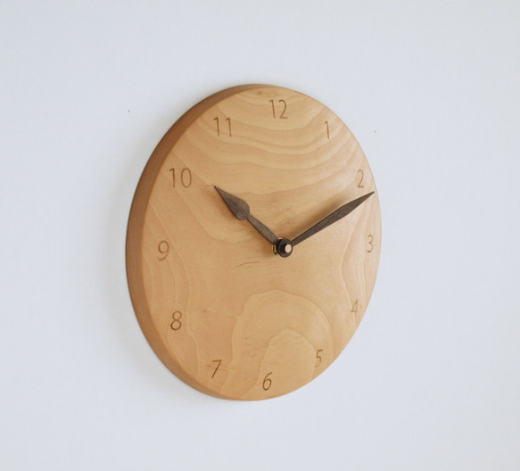 木製 掛け時計 丸 カバ材8 2枚目の画像