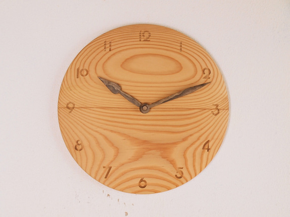 木製 掛け時計 丸 松材1 2枚目の画像