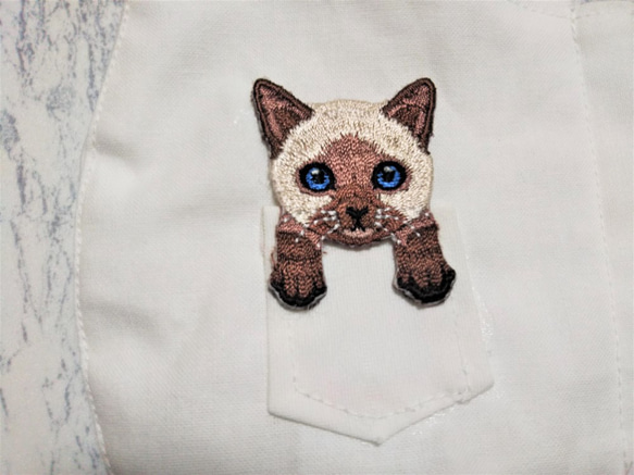 立体マスク　布マスク　大人用　猫柄　シャム猫　ポケット猫　刺繍アップリケ付 2枚目の画像