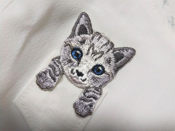 夏用　立体マスク　大人用　猫柄　キジトラ　ポケット猫　刺繍アップリケ付　保水涼感加工　軽い付け心地 3枚目の画像
