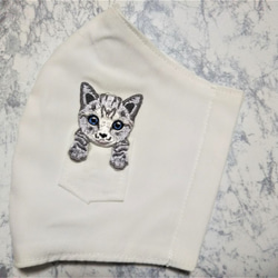 夏用　立体マスク　大人用　猫柄　キジトラ　ポケット猫　刺繍アップリケ付　保水涼感加工　軽い付け心地 4枚目の画像