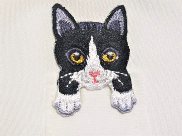 立体マスク　布マスク　大人用　猫柄　ハチワレ　ポケット猫　刺繍アップリケ付　保水涼感加工　大きめ 3枚目の画像