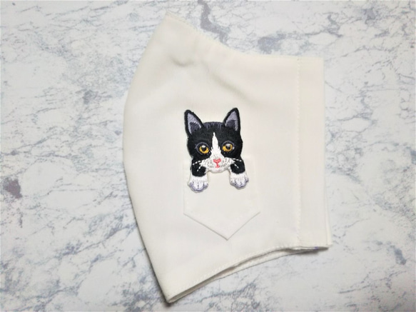 立体マスク　布マスク　大人用　猫柄　ハチワレ　ポケット猫　刺繍アップリケ付　保水涼感加工　大きめ 4枚目の画像