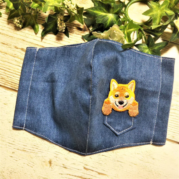 立体マスク　布マスク　大人用　犬柄　柴犬　ポケット犬　刺繍アップリケ付　 1枚目の画像