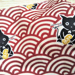 立体マスク　布マスク　大人用　猫柄　和柄 青海波　赤　黒猫　大きめ 3枚目の画像