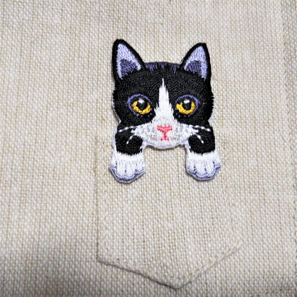 立体マスク　布マスク　大人用　猫柄　ハチワレ　刺繍アップリケ付　大きめ　 3枚目の画像