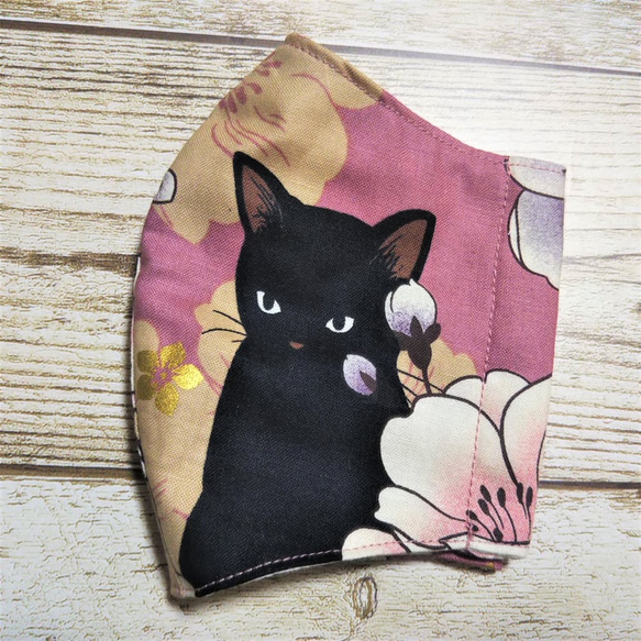 立体マスク　布マスク　大人用　猫柄　キルトゲイト　黒猫と牡丹　ピンク　大きめ 2枚目の画像