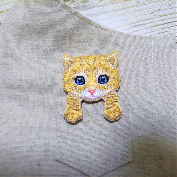 立体マスク　布マスク　大人用　猫柄　茶猫　刺繍アップリケ付　 3枚目の画像