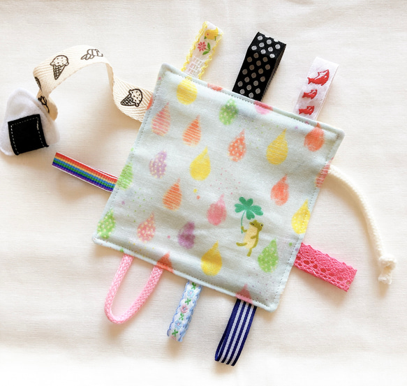 カシャカシャ布おもちゃ タグハンカチ カエル フェルト 知育玩具