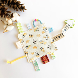 カシャカシャ布おもちゃ　タグハンカチ　パンダ　ホワイト　知育玩具　フェルト 1枚目の画像