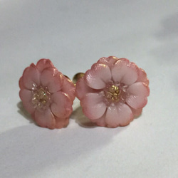 八重桜の１粒ピアス 1枚目の画像