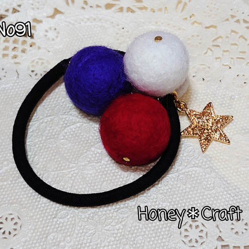 羊毛フェルト玉のヘアゴム(赤×青×白) ヘアゴム Honey＊Craft 通販