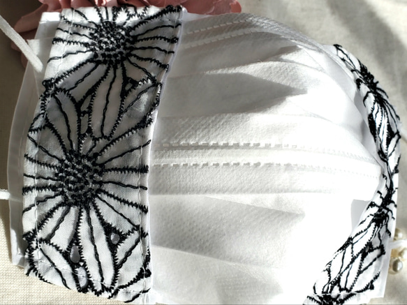不織布マスクカバー　シルク使用　マーガレット 1枚目の画像