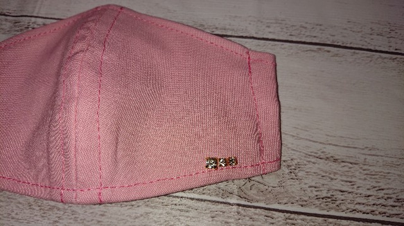 【送料無料】キラキラビジュー付きピンクの立体マスク《ポケット付き》Mサイズ 1枚目の画像