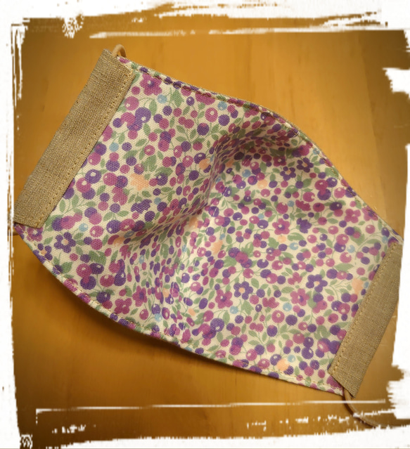 【マスク】ベージュリネン⭐紫のベリー柄ガーゼ⭐手作り立体マスク⭐3層構造⭐シミ予防にも✨ 3枚目の画像