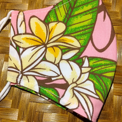 フラダンス用・鮮やかなピンク地プルメリア柄ハワイアンファブリック　　立体マスク大人用　 2枚目の画像