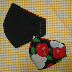 リバーシブル　立体マスク　猫とお花柄　黒 3枚目の画像